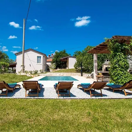 Villa Beautiful Stone D'vita With A Private Pool Tinjan
