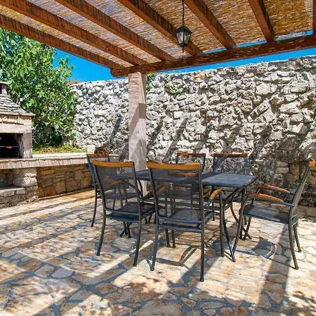 Villa Beautiful Stone D'vita With A Private Pool Tinjan