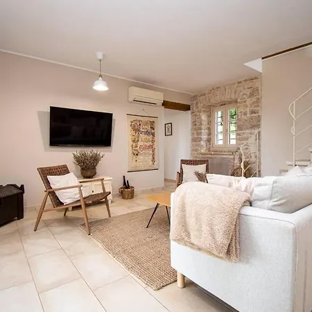 Beautiful Stone D'vita With A Private Pool Villa Tinjan