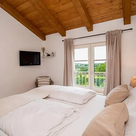 Beautiful Stone D'vita With A Private Pool Tinjan