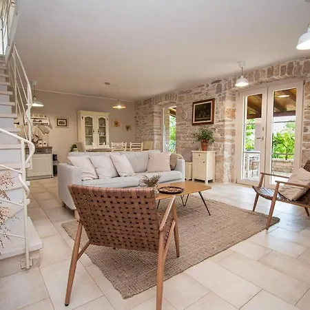 Villa Beautiful Stone D'vita With A Private Pool *