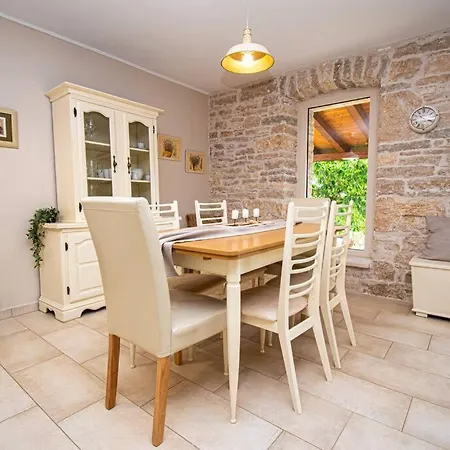 Beautiful Stone D'vita With A Private Pool *