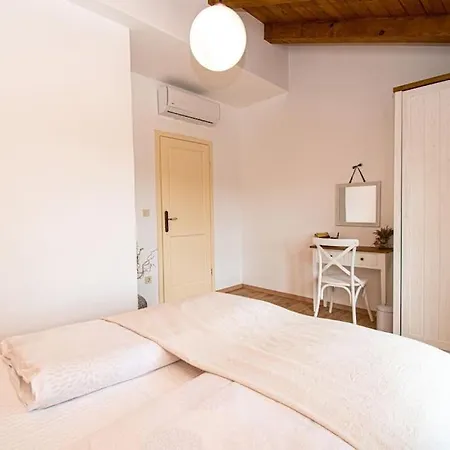 Villa Beautiful Stone D'vita With A Private Pool Tinjan