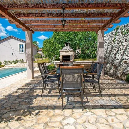 Beautiful Stone D'vita With A Private Pool